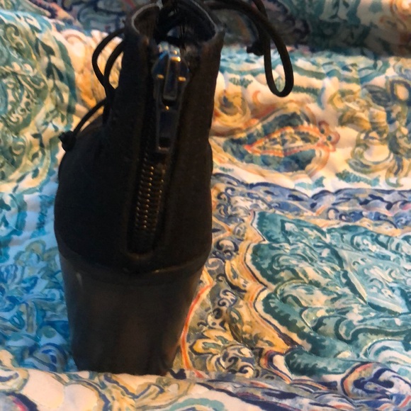 Heels - Picture 3 of 4